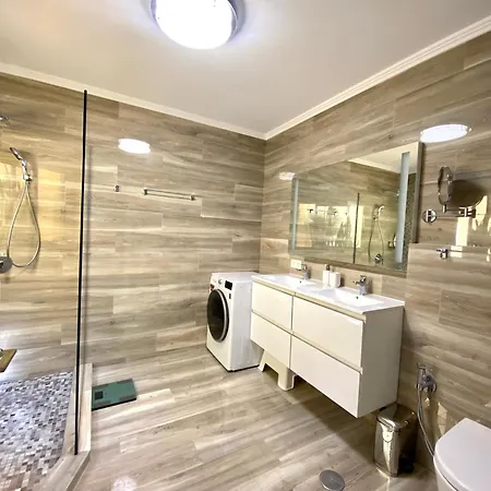 Апартаменти Panoramic View With Big Terrace Адехе